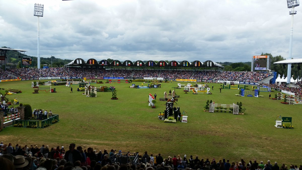 F3nja's tweet photo. Spannendes Stechen im Großen Preis, wenn auch ohne deutsche Beteiligung. Whathelet siegt in 46,60 Sekunden #CHIOAachen #rolexgrandslam https://t.co/kgp9TUoHiB