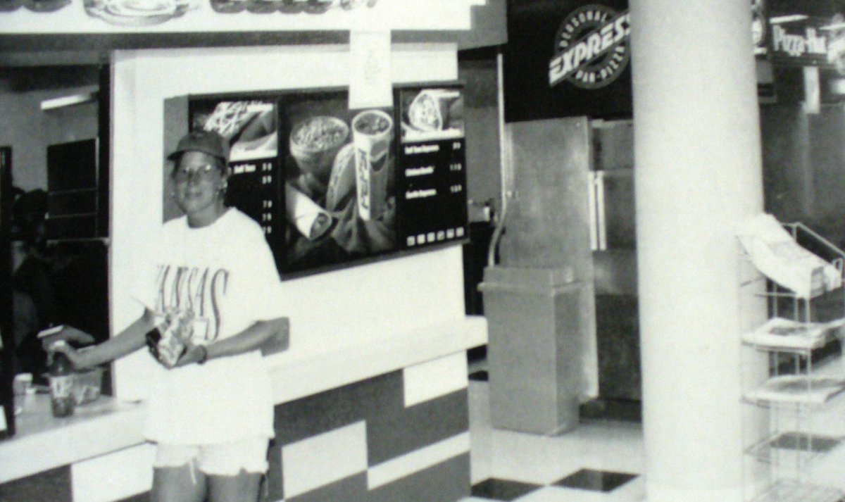 niagarauSMA's tweet photo. #FlashBackFriday Can you believe @NiagaraUniv students this is what the Gallagher Center used to look like?

#NUSMA https://t.co/2aXFd1YVT5
