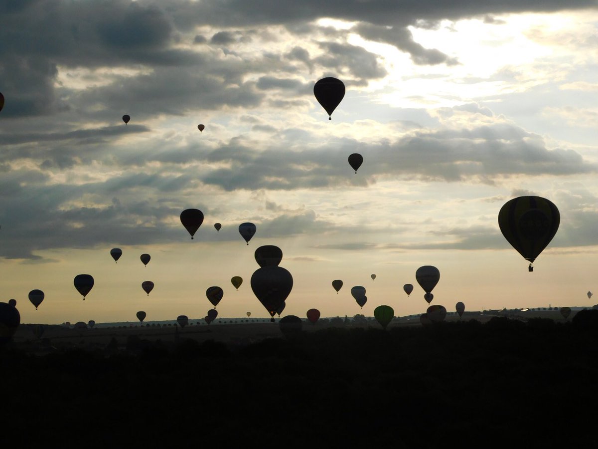 kxnnyl's tweet photo. Great flight last night #mab Mondial Air Balloons 🎈 https://t.co/cGBcRLNntB