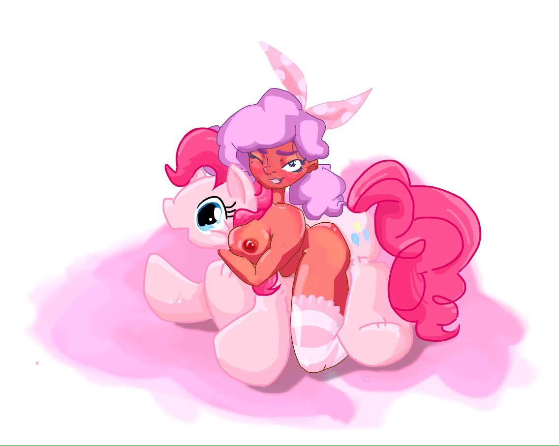 PoisonApple101x's tweet photo. Cutie nsfw pin up #nsfwart #pinup #mlp #pinkiepie #blackgurl #CutieSaturday #fanart #furry #furryart #cute #cutiemark #pigtails #lewd #xxx https://t.co/RMnPINFhs3