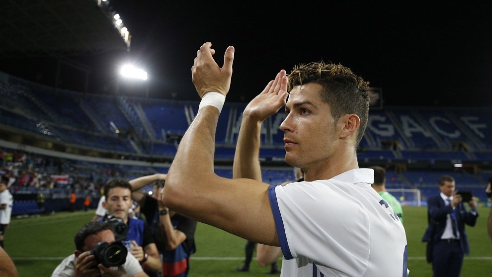 CRonaldoNews's tweet photo. Cristiano Ronaldo: "Messi, Neymar, Lewandowski... luchamos entre nosotros" https://t.co/kBZNx8iXFr https://t.co/n23sERXm6h