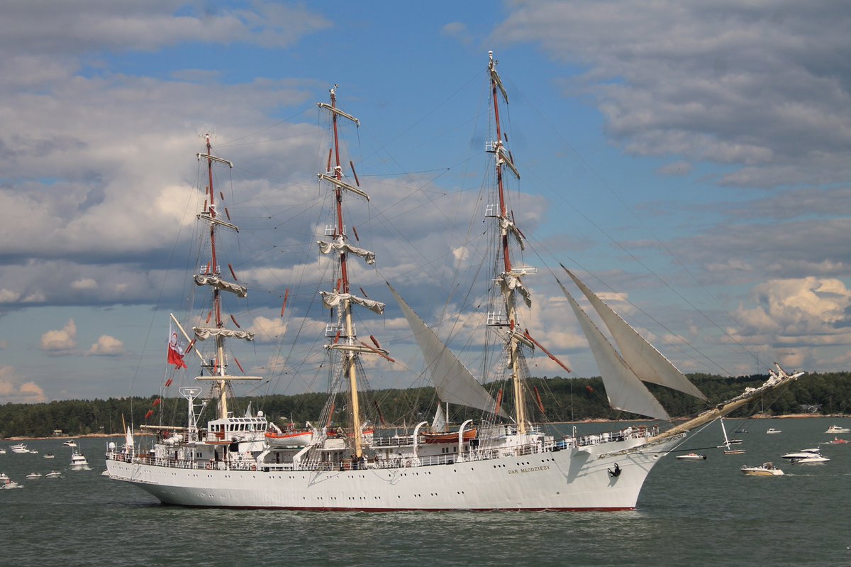 joni_lindeman's tweet photo. #paradeofsails #DarMlodziezy
#tallshipsturku #TSR2017 #Turku #Airisto https://t.co/FRDXEUTRe0