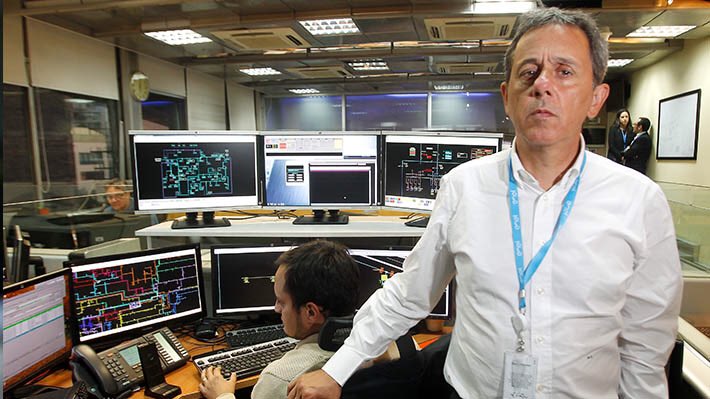 IndignadosEnel's tweet photo. Gte general Enel @N_Cotugno se defiende: "El estándar de calidad no lo decidimos nosotros" https://t.co/yzFroM57L8 // no aprendió nada... https://t.co/5tT6j2eJtt