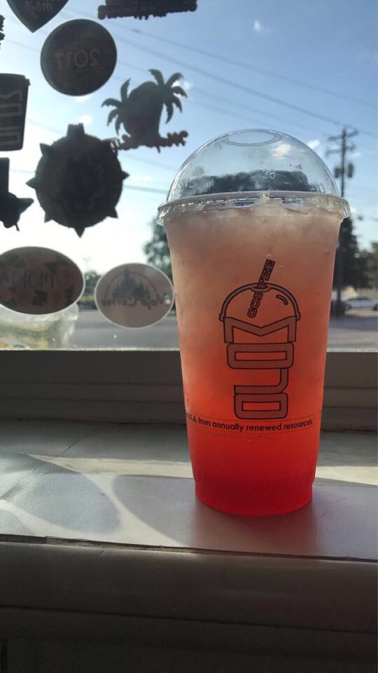 MojoBurnet's tweet photo. Mojo red raspberry and coconut sparkling lemonade....Yes please! #mojodrivethru 
PC Mojo employee Courtney🤗 https://t.co/1ANG8yQjJz