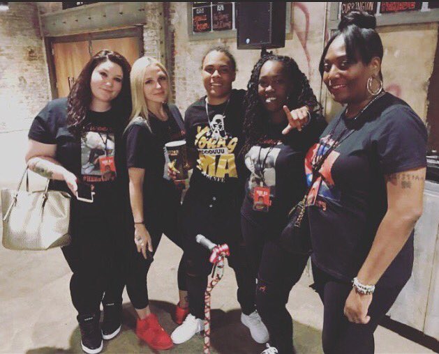 lashonda_byrd's tweet photo. Squad!!!! #squadgoals #redlyfesupporters #over24k #wegrowing #Redlyfe @YoungMAMusic She gives me lyfe!!! Peep the cane!!! 🔴lyfe https://t.co/vRLia3K3SY