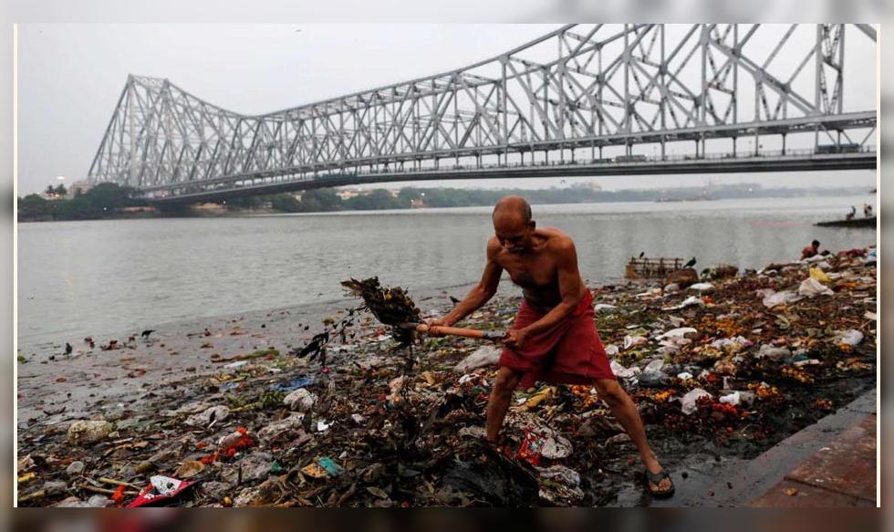 Gestionpe's tweet photo. #Fotogalería La muerte del Ganges, el río sagrado de la India
https://t.co/xkyx8sNIiw https://t.co/VheVOibOTW