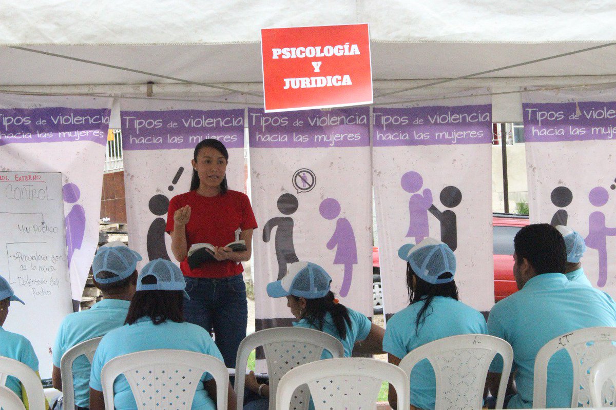 FortichRonald's tweet photo. Atendiendo a las necesidades del sector Altos del Nuevo Bosque, hicimos presencia con todo nuestro equipo por un #PresenteCiertoFuturoSeguro https://t.co/vjulJ11zlU