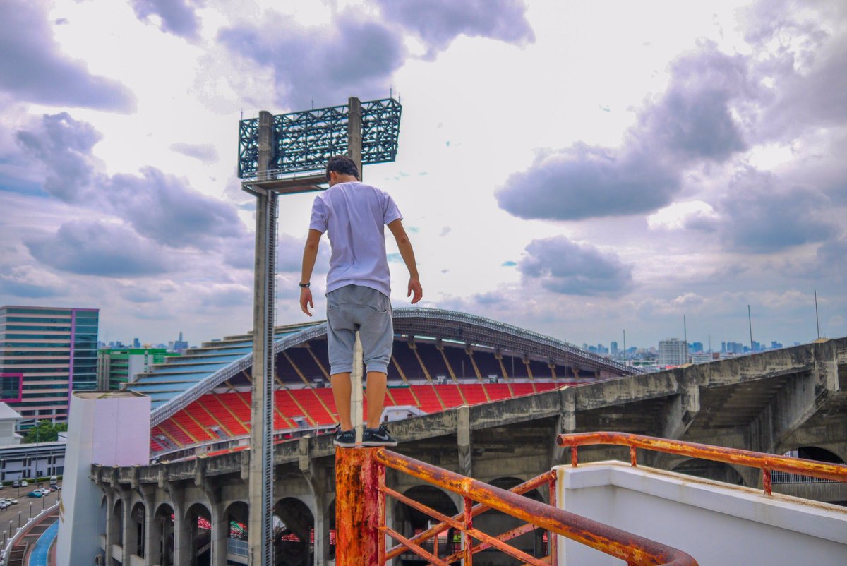 kotaro_ikawa's tweet photo. スタジアムの近くのビル登り
•
•
•
•
•
#rooftop #rooftopping #rooftoppingbangkok #urbex #urbanexploring #bangkok #thailand #skyscraperclimb #rooftops https://t.co/JJhI9RcB1K