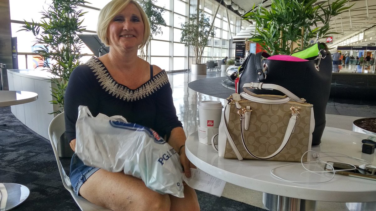 Cbrummell1's tweet photo. Not even out of the airport and the shopping has started @brummellcarson #pgastore @DetroitAirport https://t.co/ph1LKO1ZWJ