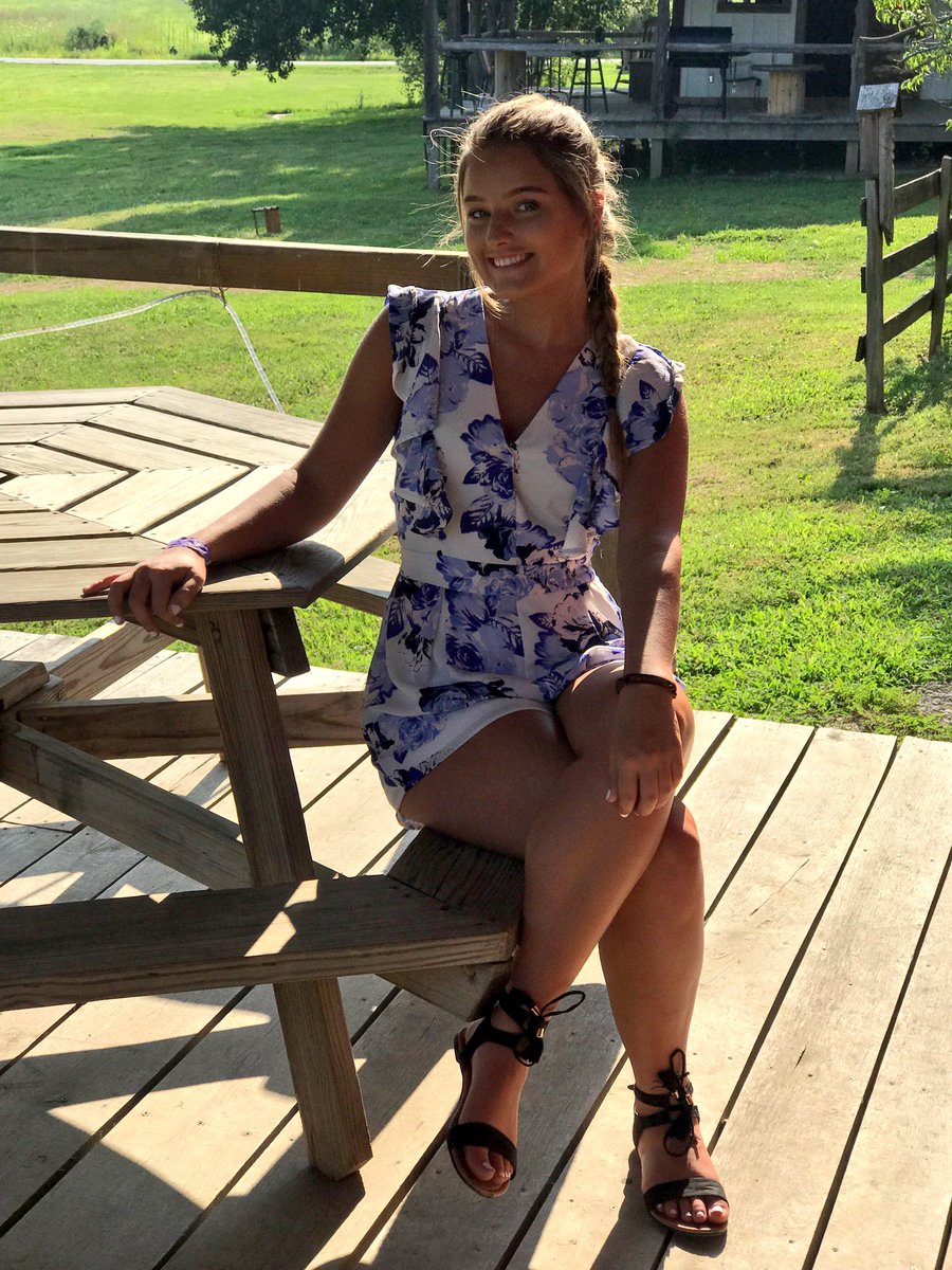 brinicoledavis's tweet image. i got dressed up soooo