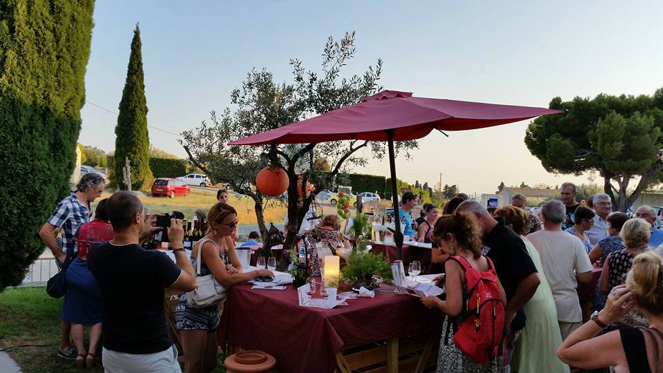 ManonVEDEL's tweet photo. Venez fêter l’été à @GigondasLaCave de 19h à 23h
Les 26 juillet, 2 et 9 août 2017 🎵🎸🍷#Gigondas  #vins #vaucluse #vignerons #oenotourisme https://t.co/nSygzU5Ezf