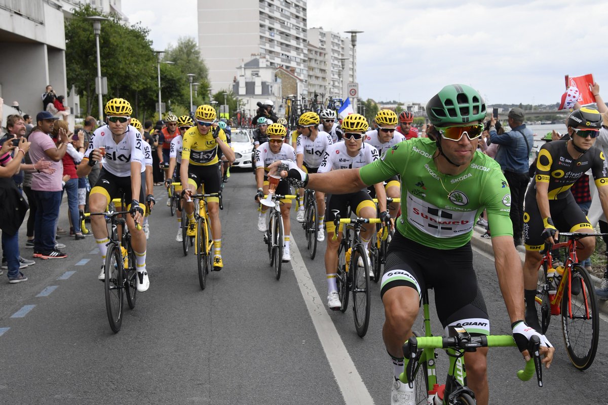 Cheers ! / Santé !

🍾🎇🥂

#GreenJersey
#TDF2017