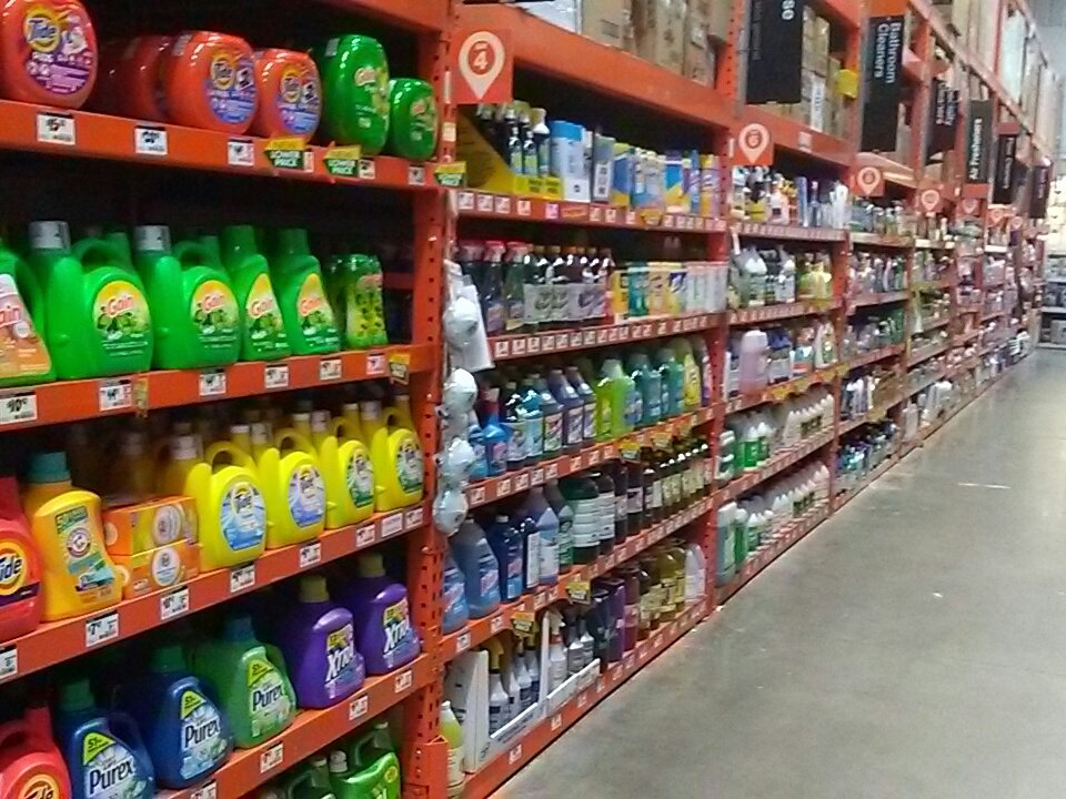 6682 Cleaning aisle ready for a busy day