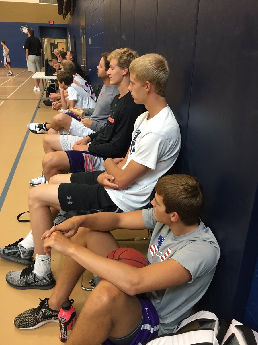 TacoTheGoat1's tweet photo. 17's watching 14's game. Taco approves! #MavFam @iamavs17purple @iamavs14purple @iamavsaau  @tkell https://t.co/Zj4N1Y7LQ0