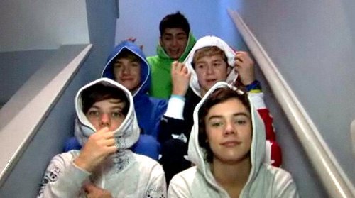 nhbrtour's tweet photo. @NiallOfficial @LiamPayne @Harry_Styles @zaynmalik @onedirection X Factor foi sem dúvidas alguma uma era de momentos maravilhosos. Como esquecer os videos diaries? 😂❤ #7YearsOfOneDirection https://t.co/x9Vo6yUoqJ
