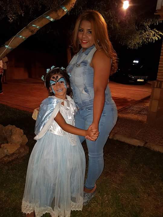 manuelcarpetamf's tweet photo. Unas de ayer en el cumple de mi princesa Solea guapas voz adoro...💖😊👏👏 @ManuelCarpeta https://t.co/6EwGrJaqym