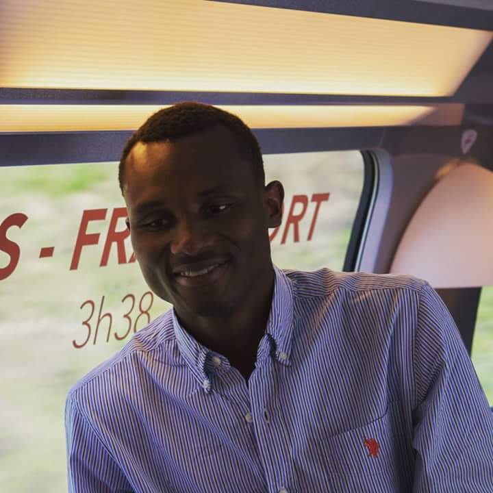 dende_diallo's tweet photo. Être homme, c'est précisément être responsable. C'est sentir, en posant sa pière, que l'on contribue à bâtir le monde. #DendeD https://t.co/hAjWPxo6lj