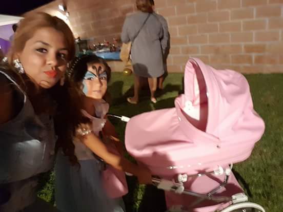 manuelcarpetamf's tweet photo. Bella mi princesa con su regalito te amo vida...💘👑 @farruco88 @ManuelCarpeta @jmfarruquito https://t.co/hrTTRkYAPi