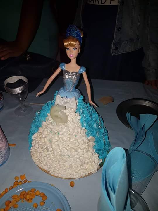 manuelcarpetamf's tweet photo. Bella mi princesa con su regalito te amo vida...💘👑 @farruco88 @ManuelCarpeta @jmfarruquito https://t.co/hrTTRkYAPi
