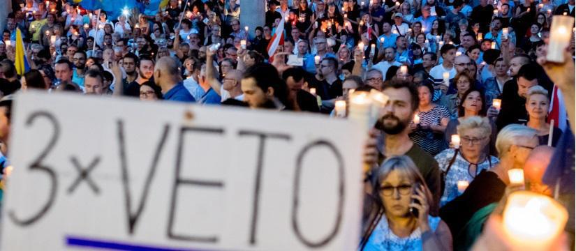 ★☭ „Pucz” i pralnie pieniędzy ■■ wzzw.wordpress.com/2017/07/23/%e2…