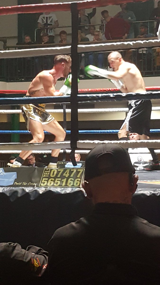 Shaz_SMAC's tweet photo. @JakeBestBoxer chalks up another win at York Hall against an able opponent 40:36 @DoveBoxPromo ππ
#Boxing #YorkHall #Peptalkboys #Boxingnut https://t.co/ImH7nPVMny