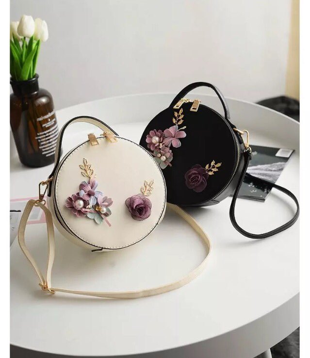 DeCaseBase's tweet image. [EMBROIDERED SLING BAG 🌸]
RM60
Black | White | Grey | Pink