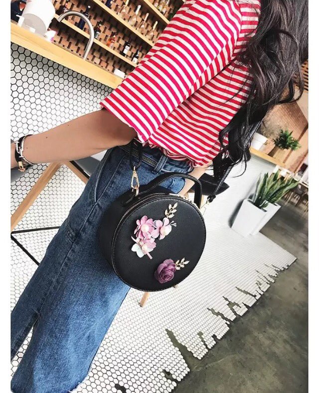 DeCaseBase's tweet image. [EMBROIDERED SLING BAG 🌸]
RM60
Black | White | Grey | Pink