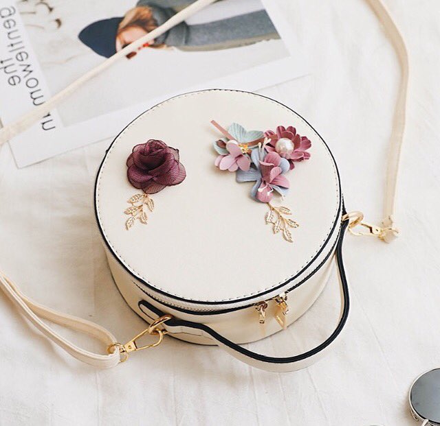 DeCaseBase's tweet image. [EMBROIDERED SLING BAG 🌸]
RM60
Black | White | Grey | Pink