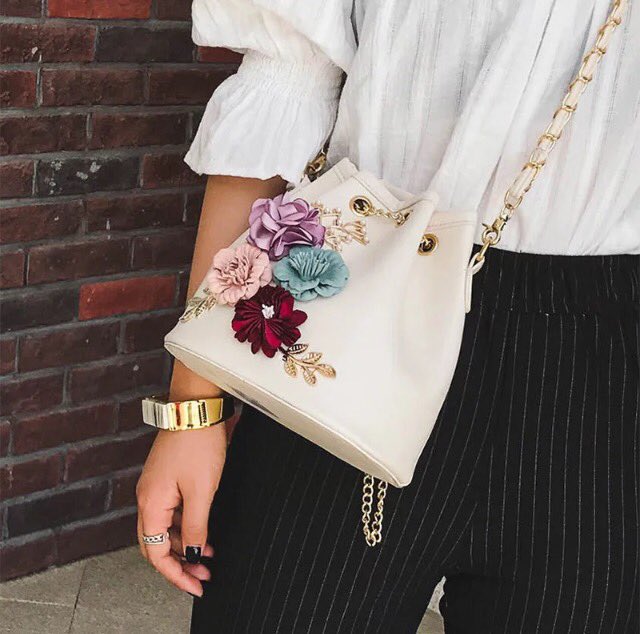 DeCaseBase's tweet image. IG: @DeCaseBase 

[EMBROIDERED SLING BAG 🌸]
RM60
Black | Blue | White