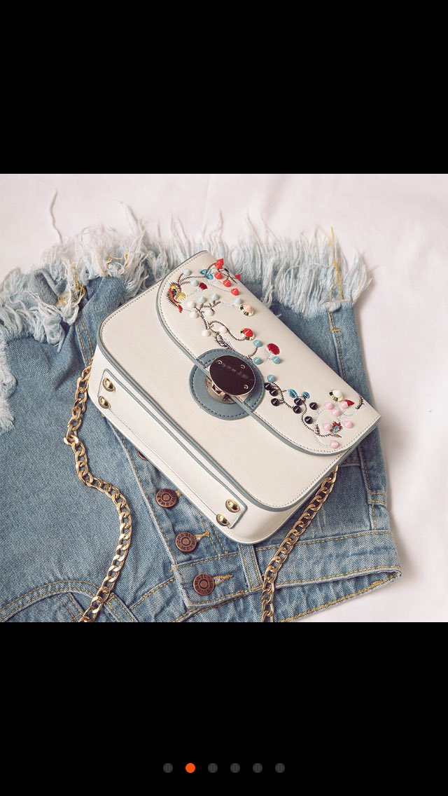 DeCaseBase's tweet image. IG: @DeCaseBase 

[EMBROIDERED SLING BAG 🌸]
RM60
Black | Blue | White