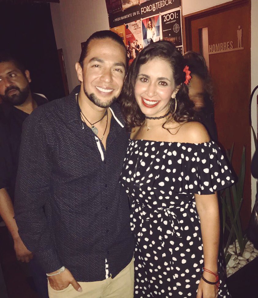 Lunaa_8's tweet photo. Infinitas gracias por una noche llena de poesía ✨👏💕 @rodrigorojas1 #rodrigorojas #poesiapura #trova #forodeltejedor https://t.co/4GtMhmVYIp