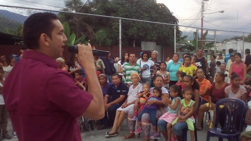 CafeNoticiaCbbo's tweet photo. Enrique Ramos: Diego Ibarra es un municipio violentado por el bachaqueo #23Jul #Mariara https://t.co/CGLNSlkKdE https://t.co/0Q9sO7Ck6J