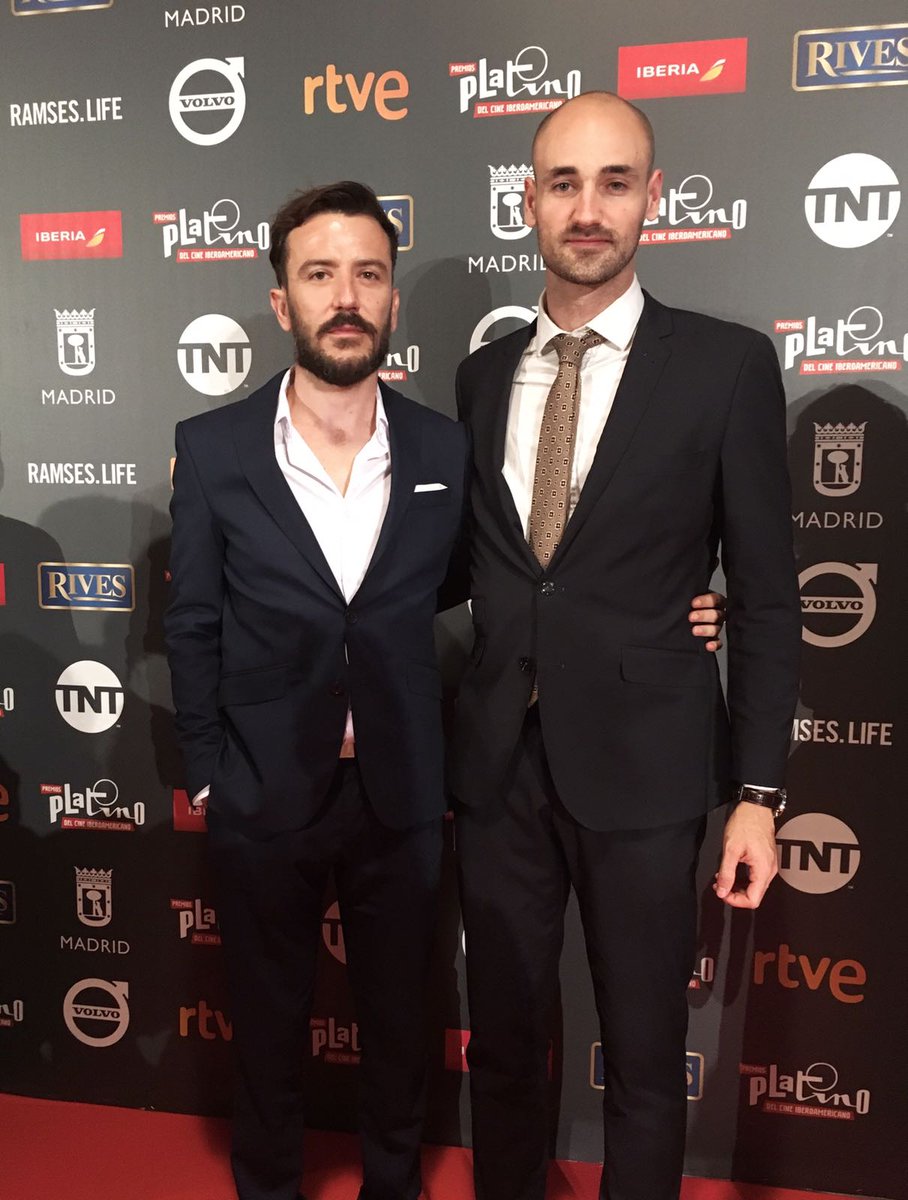 Julgalin's tweet photo. Maravilla poder trabajar en esta industria del entretenimiento, puente y pilar fundamental de la cultura iberoamericana. #PremiosPlatino https://t.co/OfLO6DdoN7