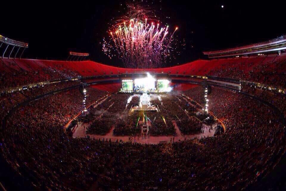 Engaginghes's tweet photo. I'm homesick #7YearOfOneDirection https://t.co/dzW0BuV0cW