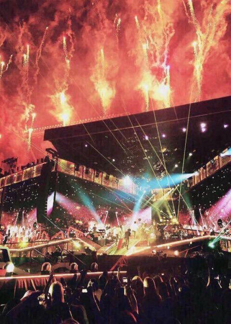 Engaginghes's tweet photo. I'm homesick #7YearOfOneDirection https://t.co/dzW0BuV0cW