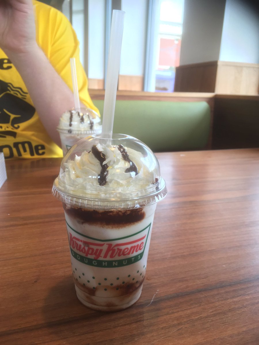 Quick pit stop before the journey home, with our pudding thief 🍩 <a href="/krispykremeUK/">Krispy Kreme UK</a> <a href="/Randomhero316/">𝙿𝚊𝚞𝚕 𝚃</a>