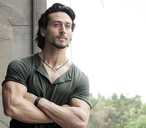 Kunal55300892's tweet photo. I'm big fan's Tiger sharrof https://t.co/X2zj1QGToP