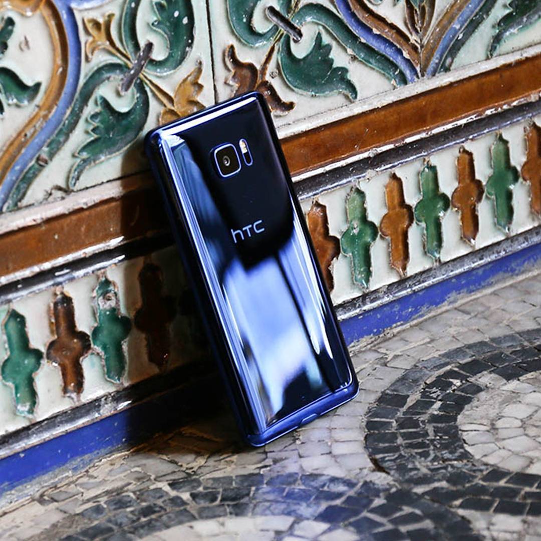 HTCMexico's tweet photo. Con #HTCSOS , tu nuevo #HTCUUltra está cubierto. ¡Te lo cambiamos o reparamos si tu pantalla se rompe o tu equipo se moja! #HTCMéxico https://t.co/uZ5Yth6c3S