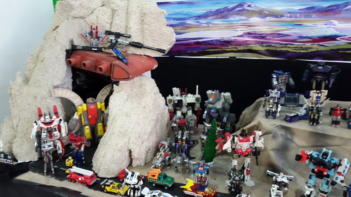 cybertronpact's tweet photo. Solo una pequeña muestra #ExpoTransformers2017 https://t.co/Q0dV1gfK0E