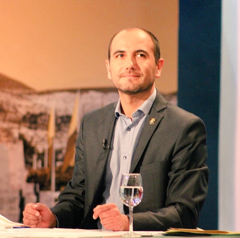 jotalloretv's tweet photo. Acá se rasgan las vestiduras. Lo que aprobamos el 6 de julio en contra de los #ParaísosFiscales combate la corrupción. 1/3 @politikcorrecta https://t.co/0kozGMlRfc