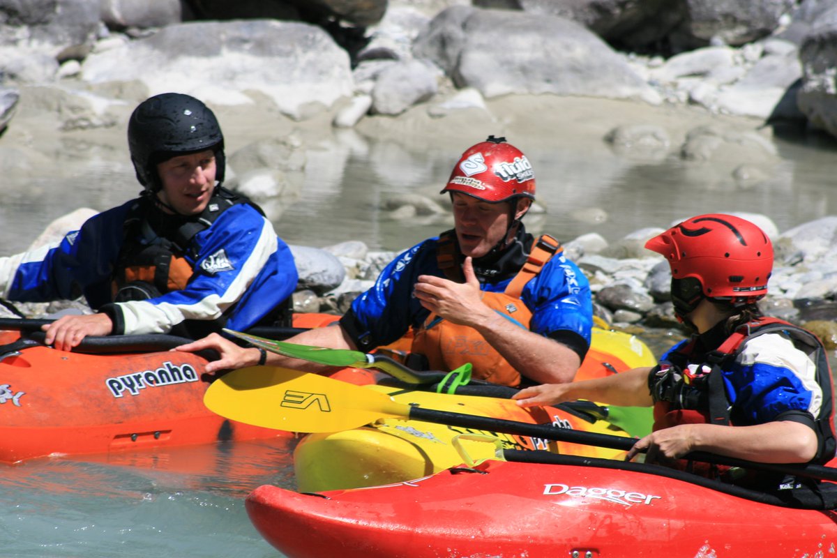 Fluidskills's tweet photo. New courses up soon for winter 2017 - Level 2 assessments and more boating #levelsixinc @Level_Six @PyranhaKayaks @dewerstoneUK #dewerstone https://t.co/WGSrBEsCK9