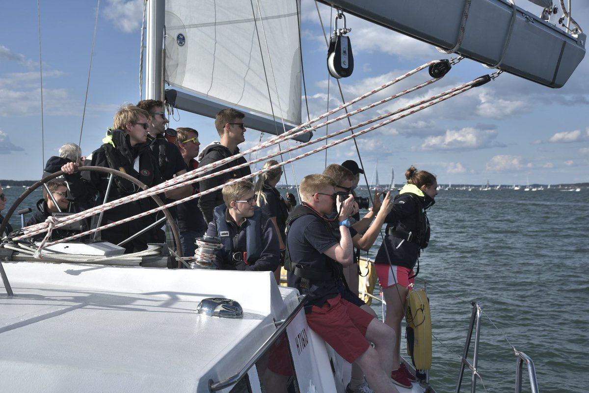 sy_henrika's tweet photo. Fiilistelyä #ParadeofSails'stä! Lisää kuvia https://t.co/7NhwBxuQgX #tallshipsturku #TallShipsRaces #TURKU #partioscout #TSR17 https://t.co/JEQSA5cXvm