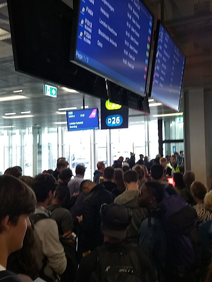asgeir's tweet photo. @kefairport step up your við aðstaða #wheninkef https://t.co/Dpl0ILRn0P