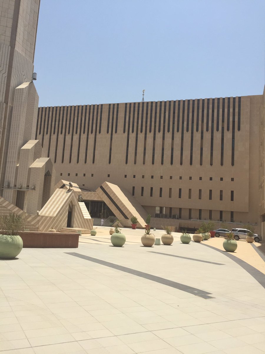 abufahadaleid's tweet photo. لم أصدق وأنا أنهي أوراق تقاعدي المبكر ، أني مكثت 32 عاماًفي هذا المبنى ، بدت أياماً معدودات !! https://t.co/IzcSKw6jBo