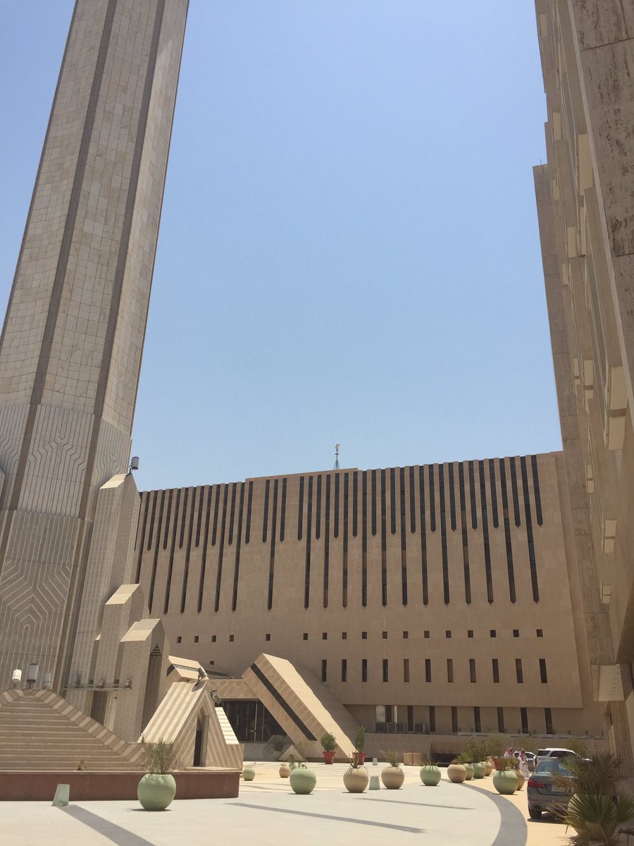 abufahadaleid's tweet photo. لم أصدق وأنا أنهي أوراق تقاعدي المبكر ، أني مكثت 32 عاماًفي هذا المبنى ، بدت أياماً معدودات !! https://t.co/IzcSKw6jBo