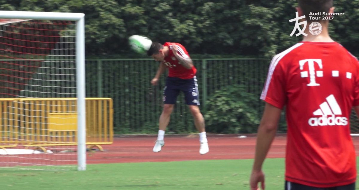 Flanke ➡️ Kopfball ➡️ Tor ☝️ @jamesdrodriguez #visitingfriends #BLWorldTour #AudiFCBTour https://t.co/HnF5Ptab0Y