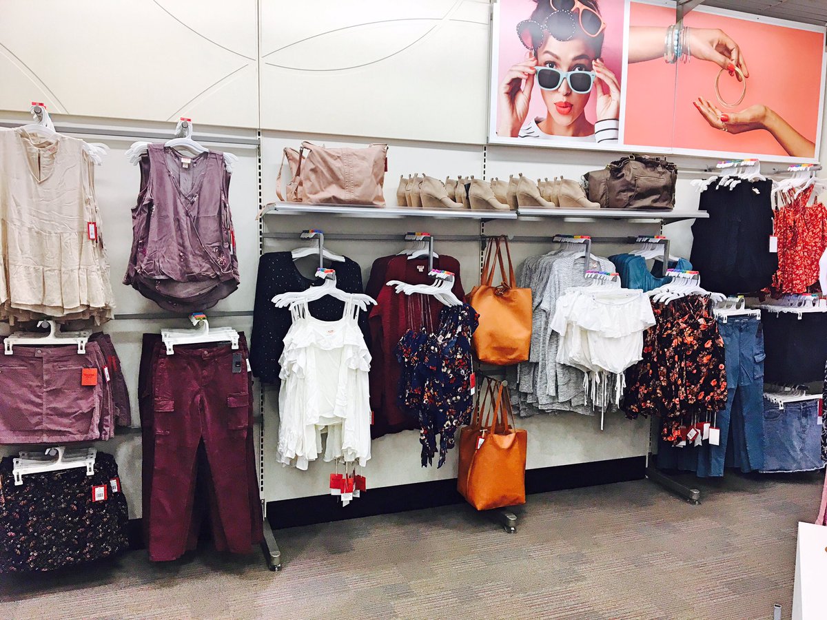 refresh in MossRed. Love the new merch coming in! #VMTL#T2492#targetstyle @thevisualgoose <a href="/melaman2000/">Melanie Man</a> @tracyacurry1 <a href="/GuenetteMelanie/">Melanie Guenette</a>