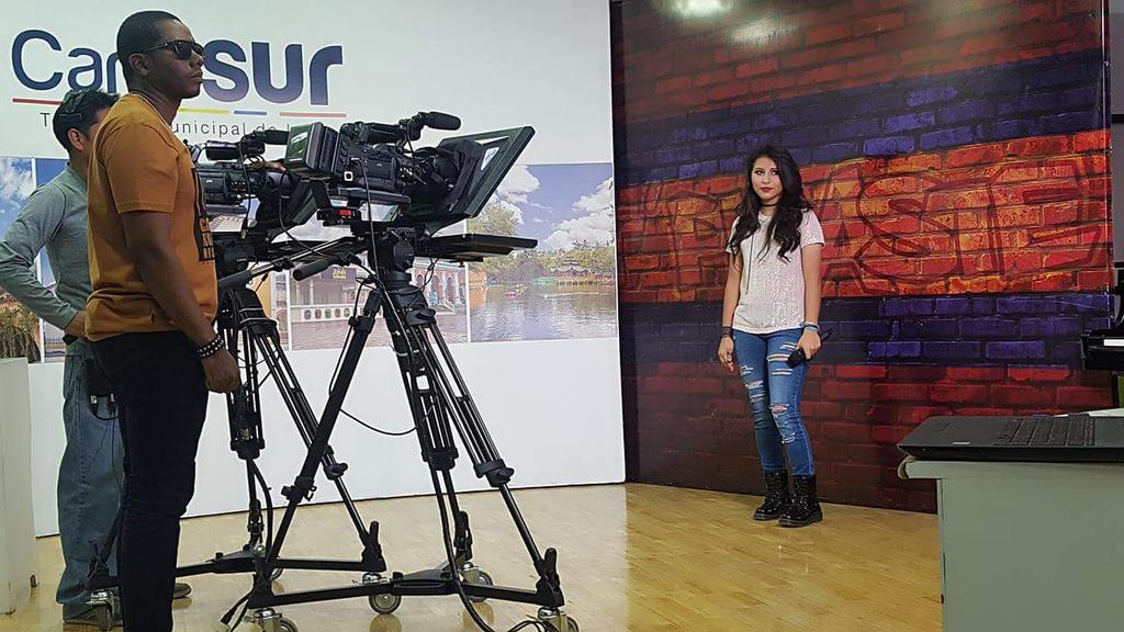 Daniela20502759's tweet photo. Etrevista en mi lanzamiento de mi primer #videooficial  #QueIngenuidad 
DANIELA ALEJANDRA -CANTA AUTORA https://t.co/vw3cuxu62p