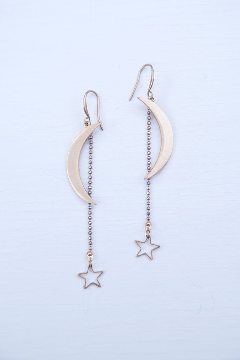 Gemsiejewelry's tweet photo. $33.00 | Bronze Brass | French Wire Posts | Handcrafted in Los Angeles, CA 

Order on https://t.co/S4e9T1bgXr!

#earrings #jewelry #fashion https://t.co/PnFOQdkh7a