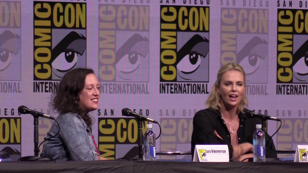 charlizefrance's tweet photo. Vidéos de Charlize Theron au Comic-Con 2017 https://t.co/zvP49sMAWq #CharlizeTheron #SDCC2017 #videos #SYFYLive #AtomicSDCC https://t.co/k4RSdZPXFv